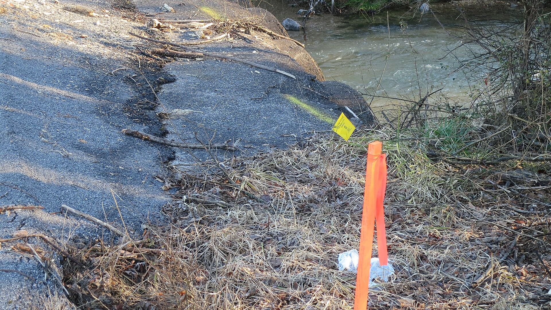 HALE ROADCLOSED2.JPG